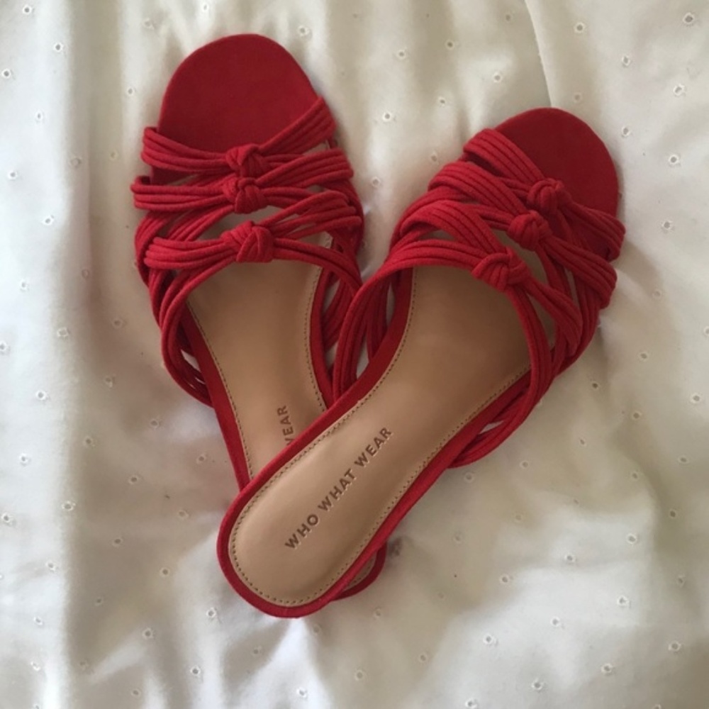 WHO WHAT WEAR Red knotted slides NWOT